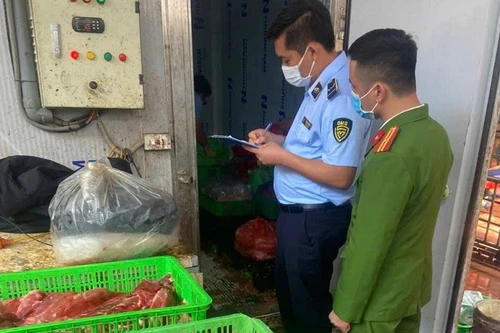 Phát hiện 2 cơ sở giết mổ lợn có dấu hiệu vi phạm về an toàn thực phẩm