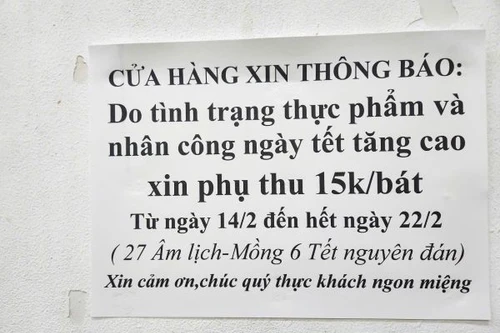 Ngày mùng 5 Tết: Bún phở, cà phê vẫn bán “giá Tết”