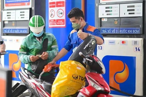 22h hôm nay (11-3), giá xăng dầu giảm đến gần 8.000 đồng/lít