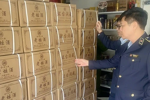 Phát hiện kho rượu ngoại gần 2.300 chai, không rõ xuất xứ