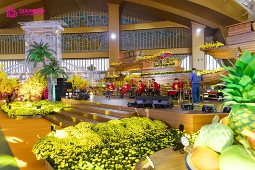 Biểu diễn Việt phục tại Hội chợ Mùa xuân năm 2026