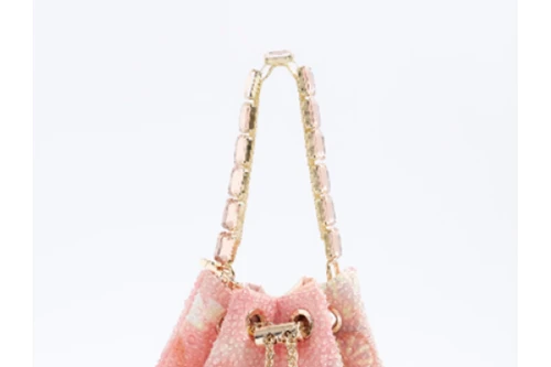 Túi xách thương hiệu lớn chứa hóa chất nguy hại