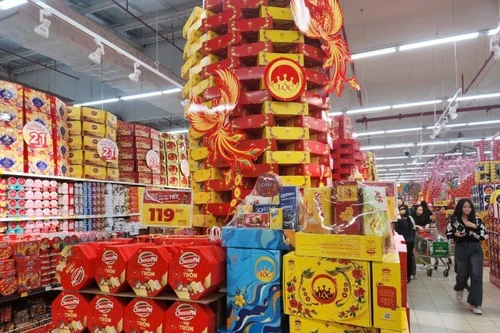 Hàng Tết ngập tràn siêu thị