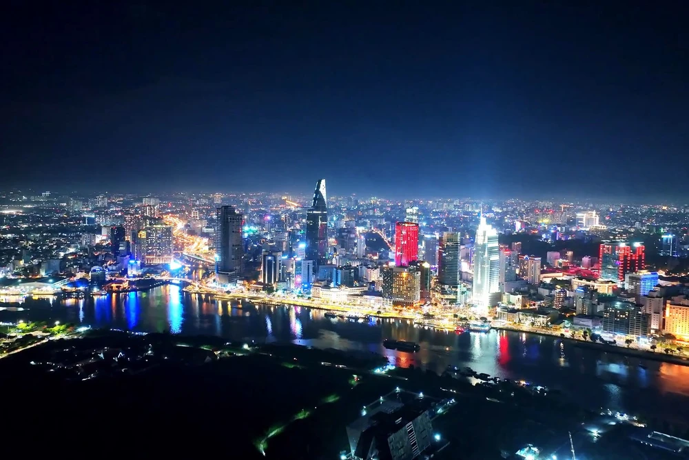 Việt Nam sau 50 năm thống nhất: Hành trình chuyển mình của hai miền Nam - Bắc