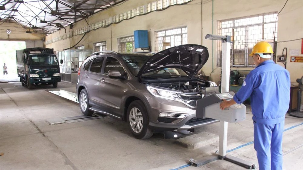 Đăng kiểm giữ nguyên quan điểm "đạp lút chân ga" khi kiểm tra khí thải