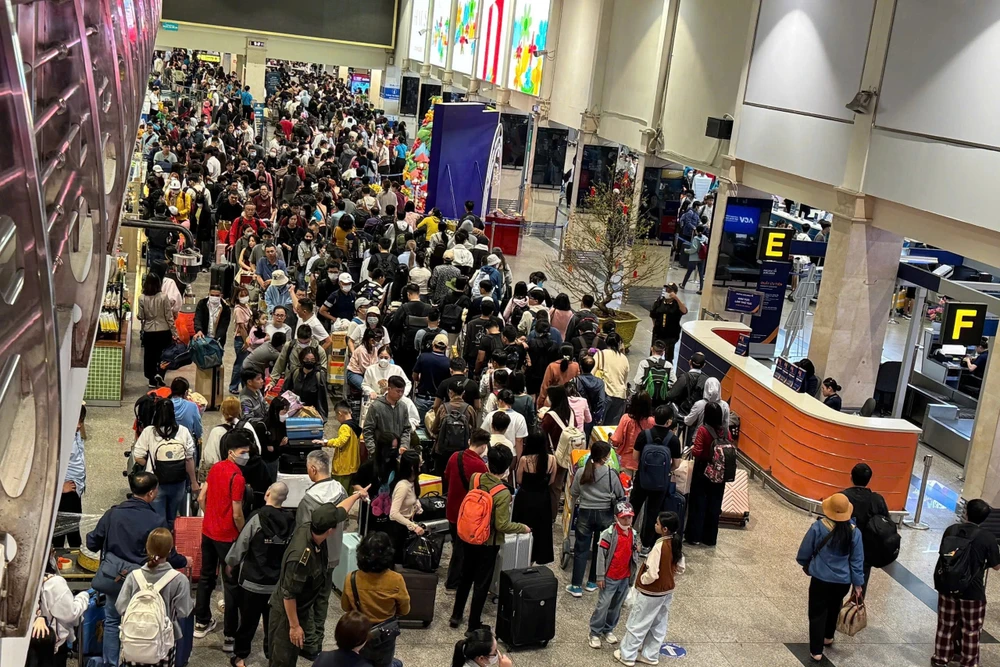 Tân Sơn Nhất dự kiến đón gần 170.000 khách trong mùng 5 Tết