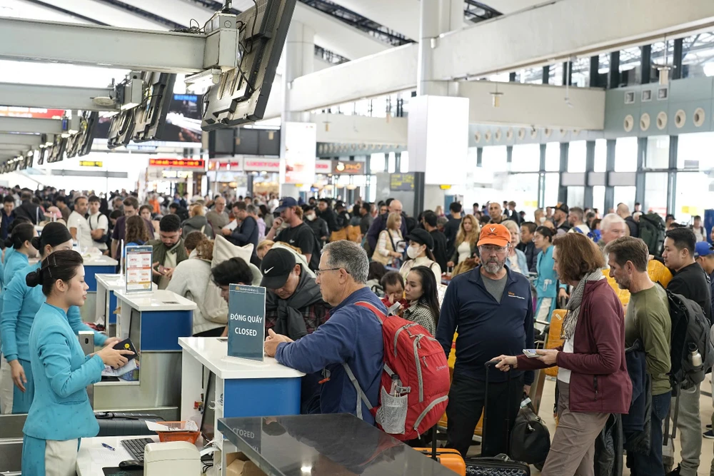 Nhiều đường bay đã "cháy" vé dịp cao điểm Tết Bính Ngọ