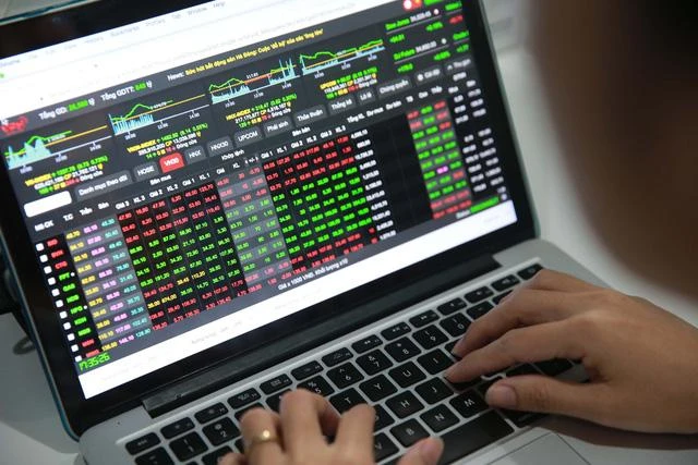 Tăng mạnh hơn 21 điểm, VN-Index lập đỉnh mới