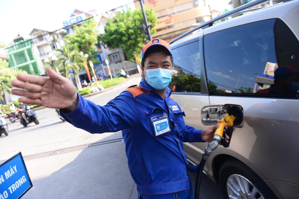 Một loạt thuế xăng dầu được giảm về 0%