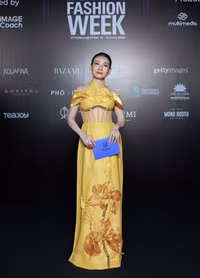 nsnd-my-duyen-trong-thiet-ke-ao-dai-den-tu-ntk-dang-trong-minh-chau-tai-tham-do-aquafina-vietnam-international-fashion-week-21st-edition-2026-1.jpg