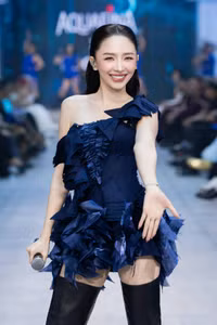 ca-si-toc-tien-voi-than-thai-rang-ro-tai-show-dien-cua-ntk-tom-trandt-trong-dem-khia-mac-avifw-mua-thu-21.jpg