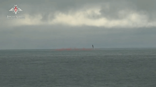 Tàu ngầm nguyên tử Nga phóng thử tên lửa đạn đạo hạt nhân Bulava tầm bắn hơn 9.000 km