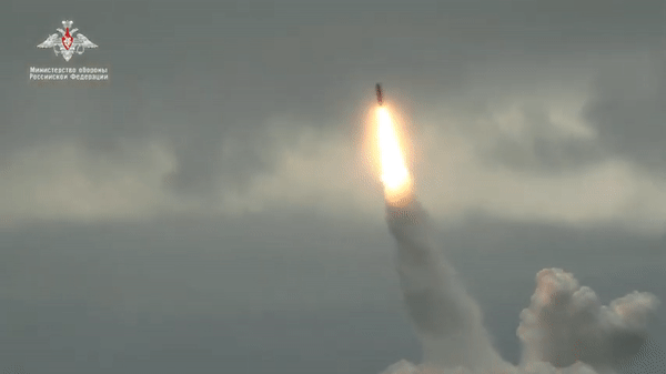 Tàu ngầm nguyên tử Nga phóng thử tên lửa đạn đạo hạt nhân Bulava tầm bắn hơn 9.000 km