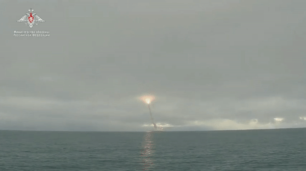 Tàu ngầm nguyên tử Nga phóng thử tên lửa đạn đạo hạt nhân Bulava tầm bắn hơn 9.000 km