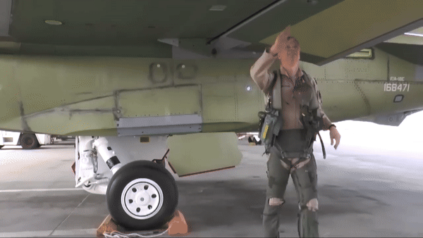 Đây là chiếc F/A-18 thứ hai mà USS Harry S. Truman chịu tổn thất trong chưa đầy 6 tháng. Cuối tháng 12/2024, tàu tuần dương USS Gettysburg bắn nhầm tiêm kích hạm F/A-18F đang làm nhiệm vụ trên Biển Đỏ, buộc hai phi công phóng ghế thoát hiểm.