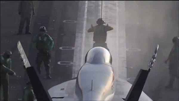 Nó có thể sử dụng được nhiều loại bom, tên lửa cho đủ các nhiệm vụ đối không, đối hải và đối đất, tác chiến điện tử…