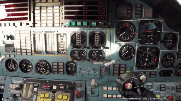 Tổng thống Putin bay trên máy bay ném bom chiến lược Tu-160M