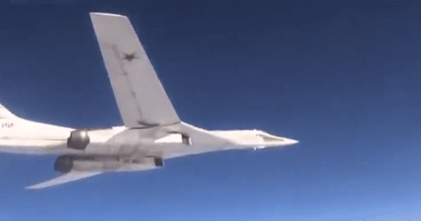 Quyết định hiếm thấy của Nga khi dùng 'thiên nga trắng' Tu-160 tập kích Ukraine