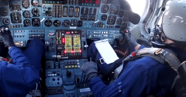 Quyết định hiếm thấy của Nga khi dùng 'thiên nga trắng' Tu-160 tập kích Ukraine