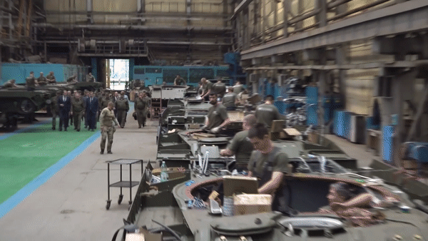 Vì sao quân đội Nga thúc đẩy việc sản xuất xe tăng?