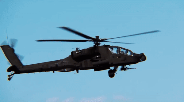 Trực thăng tấn công AH-64E Apache của Mỹ trình diễn khả năng tiêu diệt UAV