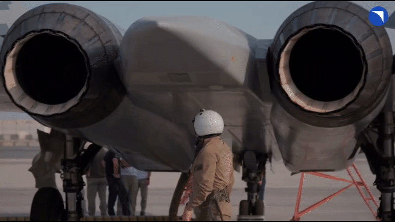 Nguyên mẫu Su-57 biểu diễn tại triển lãm hàng không Dubai ngày 17/11