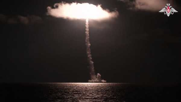 Tàu ngầm nguyên tử Nga phóng thử tên lửa đạn đạo hạt nhân Bulava tầm bắn hơn 9.000 km