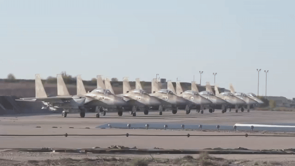 Kiểm soát hoàn toàn không phận Iran, Israel liền phát cảnh báo tấn công