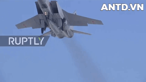 Trong khi đó tiêm kích MiG-31K mang tên lửa Kh-47 Trong khi đó tiêm kích MiG-31K mang tên lửa Kh-47