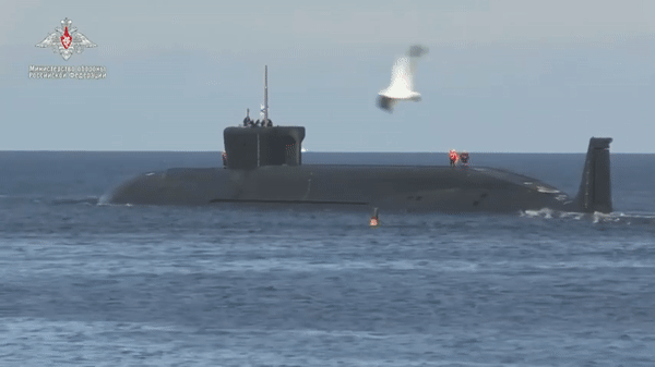 Tàu ngầm nguyên tử Nga phóng thử tên lửa đạn đạo hạt nhân Bulava tầm bắn hơn 9.000 km