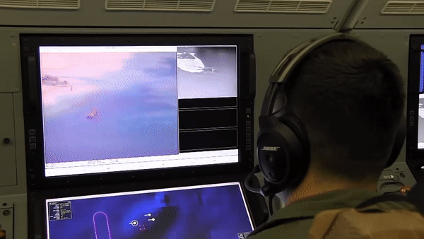 Tiêm kích đánh chặn MiG-31 Nga buộc 'thần biển' P-8A Mỹ phải đổi hướng bay