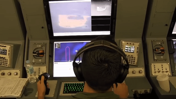 Tiêm kích đánh chặn MiG-31 Nga buộc 'thần biển' P-8A Mỹ phải đổi hướng bay