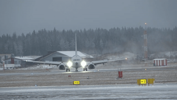 Tiêm kích đánh chặn MiG-31 Nga buộc 'thần biển' P-8A Mỹ phải đổi hướng bay