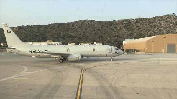 Tiêm kích đánh chặn MiG-31 Nga buộc 'thần biển' P-8A Mỹ phải đổi hướng bay