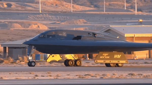 Máy bay ném bom 'Bóng ma' B-2 Mỹ bay 37 giờ liên tục để tập kích Iran