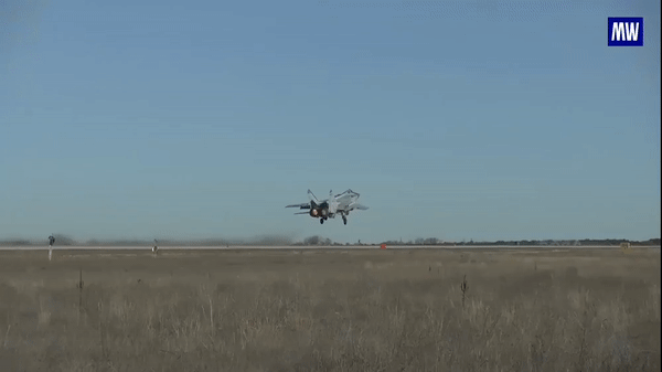 Tiêm kích MiG-31 Nga bốc cháy và lao xuống đất