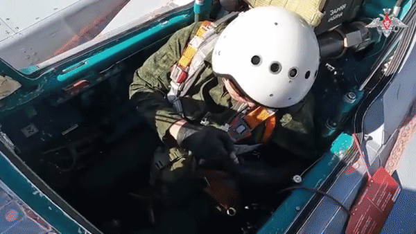 Tiêm kích MiG-31 Nga bốc cháy và lao xuống đất