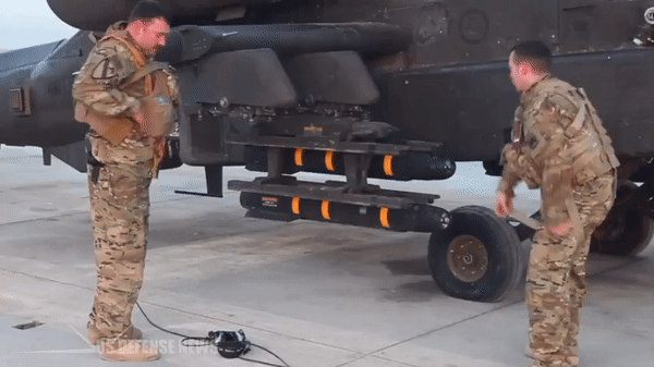 Tên lửa AGM -114 Hellfire được lắp cho trực thăng AH-64 Apache