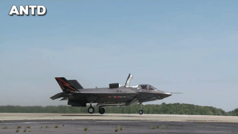 Mỹ gặp khó khăn trong việc tìm xác máy bay vì... F-35B tàng hình quá tốt