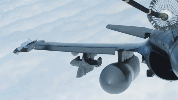 Tiêm kích J-10C Pakistan khiến Rafale của Ấn Độ 'choáng váng' với khả năng gây nhiễu điện tử?