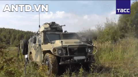 Xe bọc thép Tigr-M được gắn vũ khí