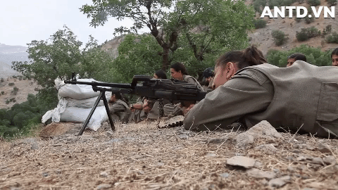 Súng máy huyền thoại PKM Liên Xô theo chân lính Nga tới Bắc Cực