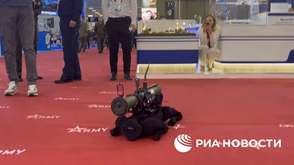 Robot chó M-81 mang súng phóng lựu Nga vừa ra mắt là công nghệ Trung Quốc?