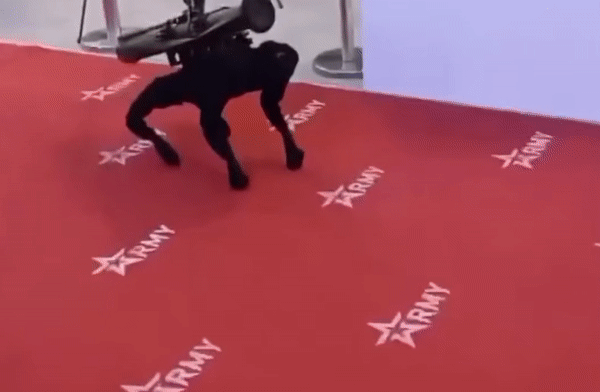 Robot chó M-81 mang súng phóng lựu Nga vừa ra mắt là công nghệ Trung Quốc?