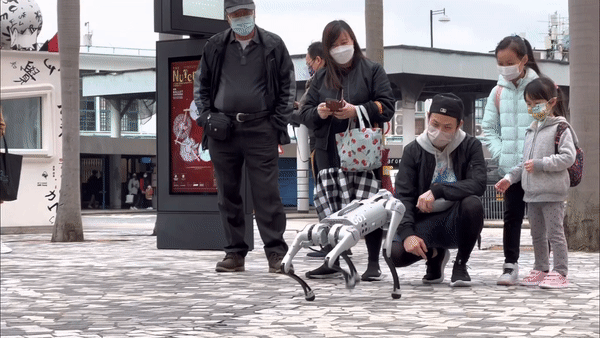 Robot chó M-81 mang súng phóng lựu Nga vừa ra mắt là công nghệ Trung Quốc?