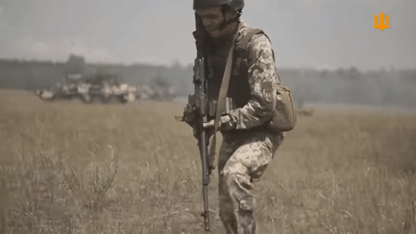 Ukraine tuyên bố phản công Nga trên toàn chiến tuyến