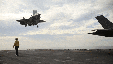 Mỹ gặp khó khăn trong việc tìm xác máy bay vì... F-35B tàng hình quá tốt