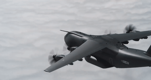 'Lực sĩ bay' A-400M của Pháp va chạm với vận tải cơ CC-150 Canada