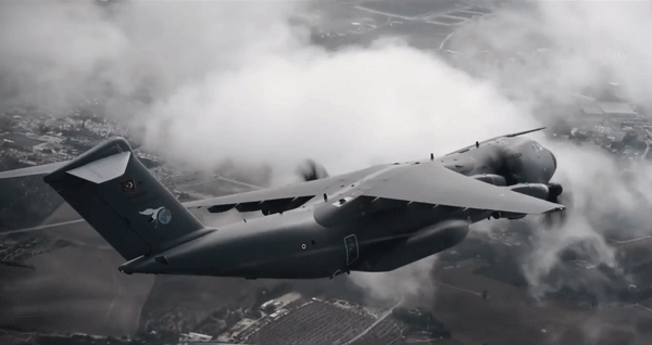 'Lực sĩ bay' A-400M của Pháp va chạm với vận tải cơ CC-150 Canada