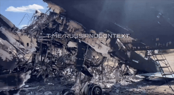 Hình ảnh chiếc Su-34 bị cháy rụi Hình ảnh chiếc Su-34 bị cháy rụi